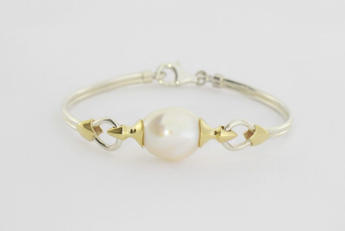 Payet fresh water pearl with gold detail bracelet
