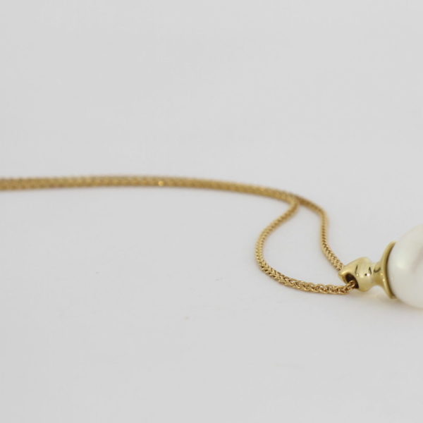 Payet fresh water pearl gold pendant
